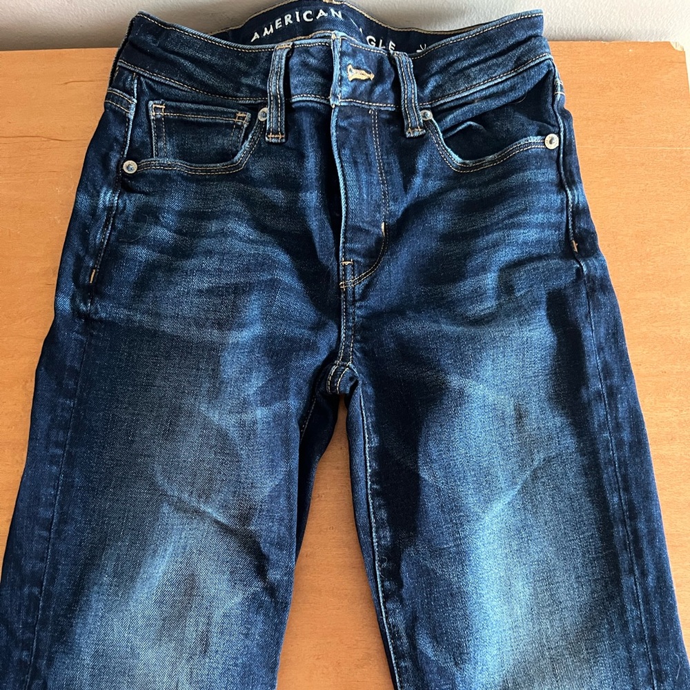 American Eagle skinny jeans. EUC. Size 00. Barely worn.